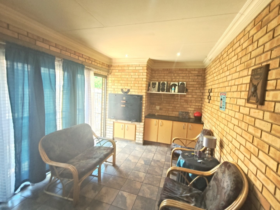 3 Bedroom Property for Sale in Potchefstroom South North West